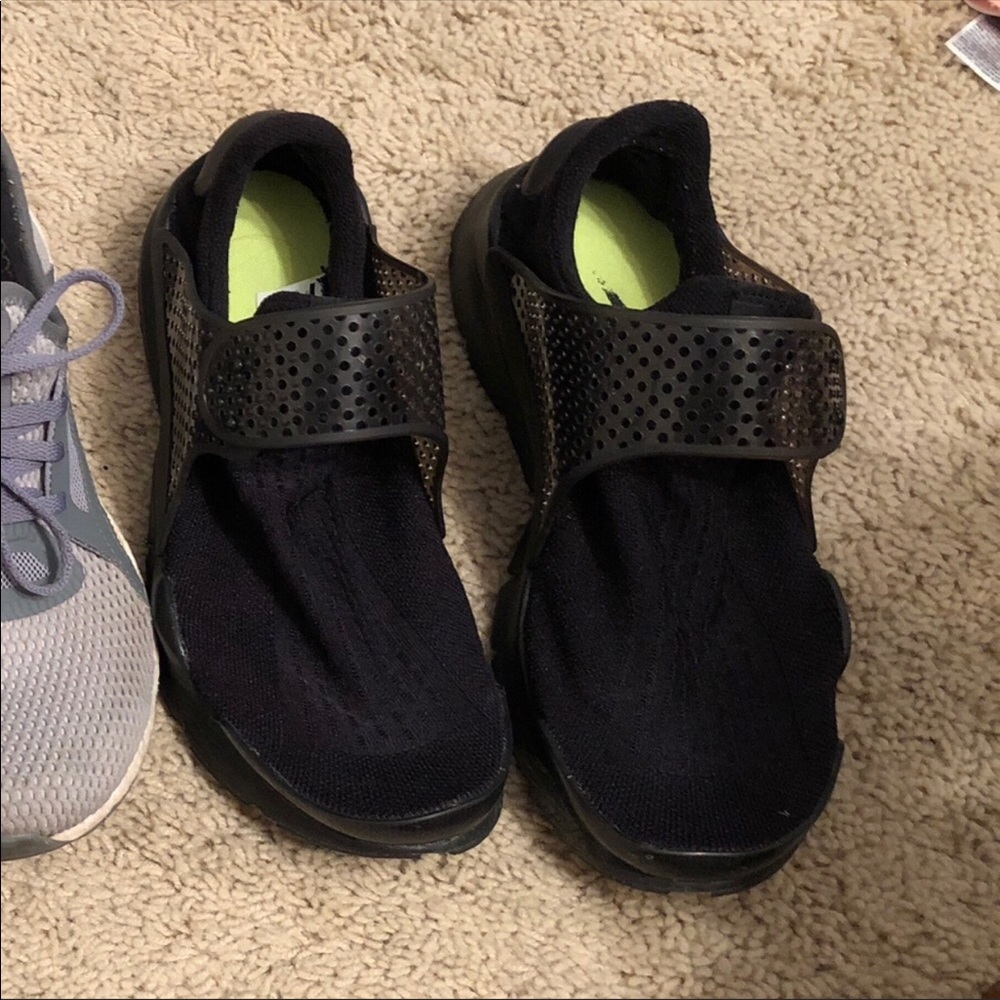 Black Nike Sockdart